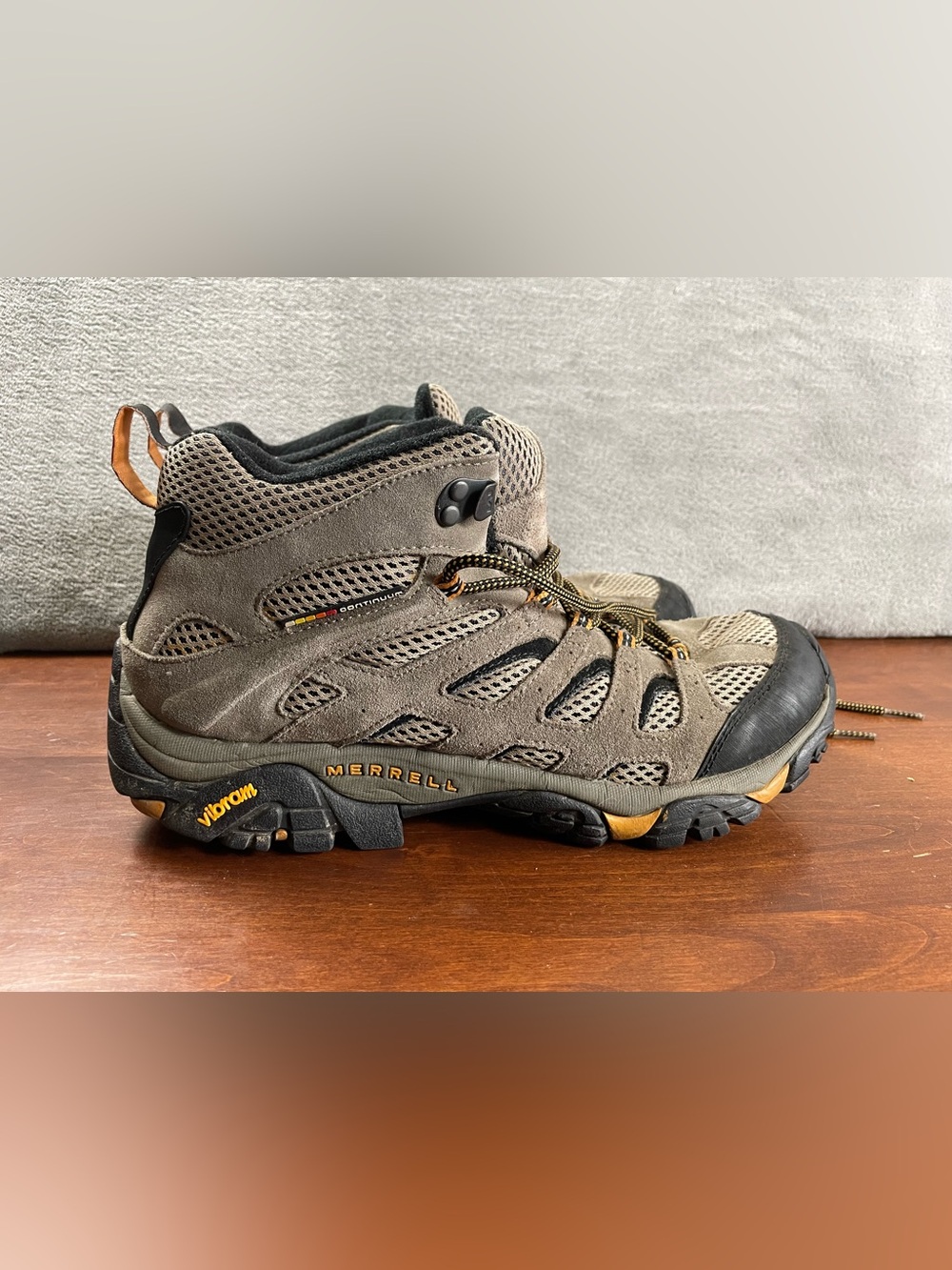 MERRELL Moab Ventilator Mid Walnut Continuum Mens 10.5 Vibram Hiking Shoes Used
